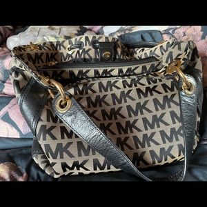 Michael kors purse and wallet set